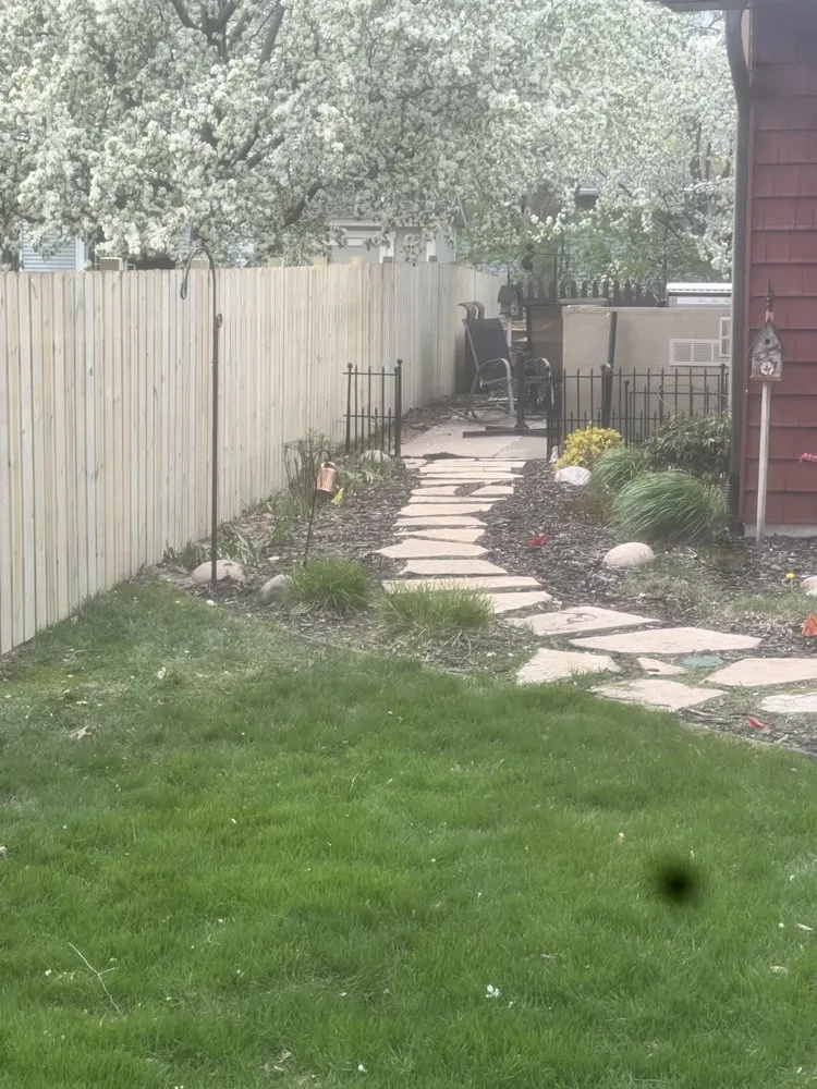 Custom yard maintenance for beautiful yards across Jackson, MS - CNH Construction