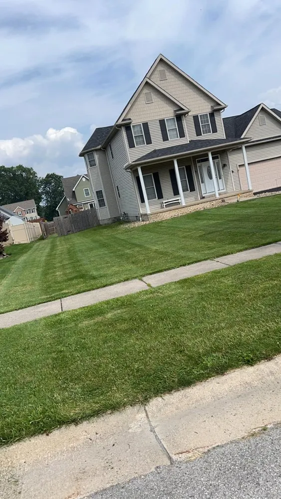 Expert lawn care service for homes across Warren, OH - CNW Lawncare