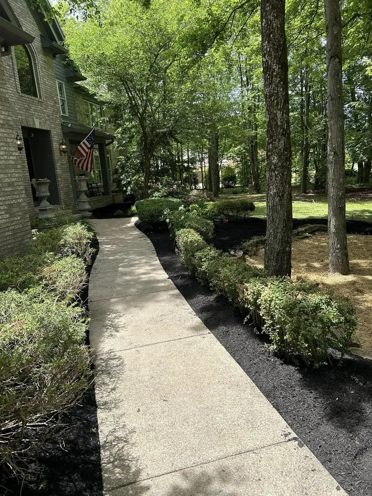 Reliable yard maintenance in Warren, OH by CNW Lawncare