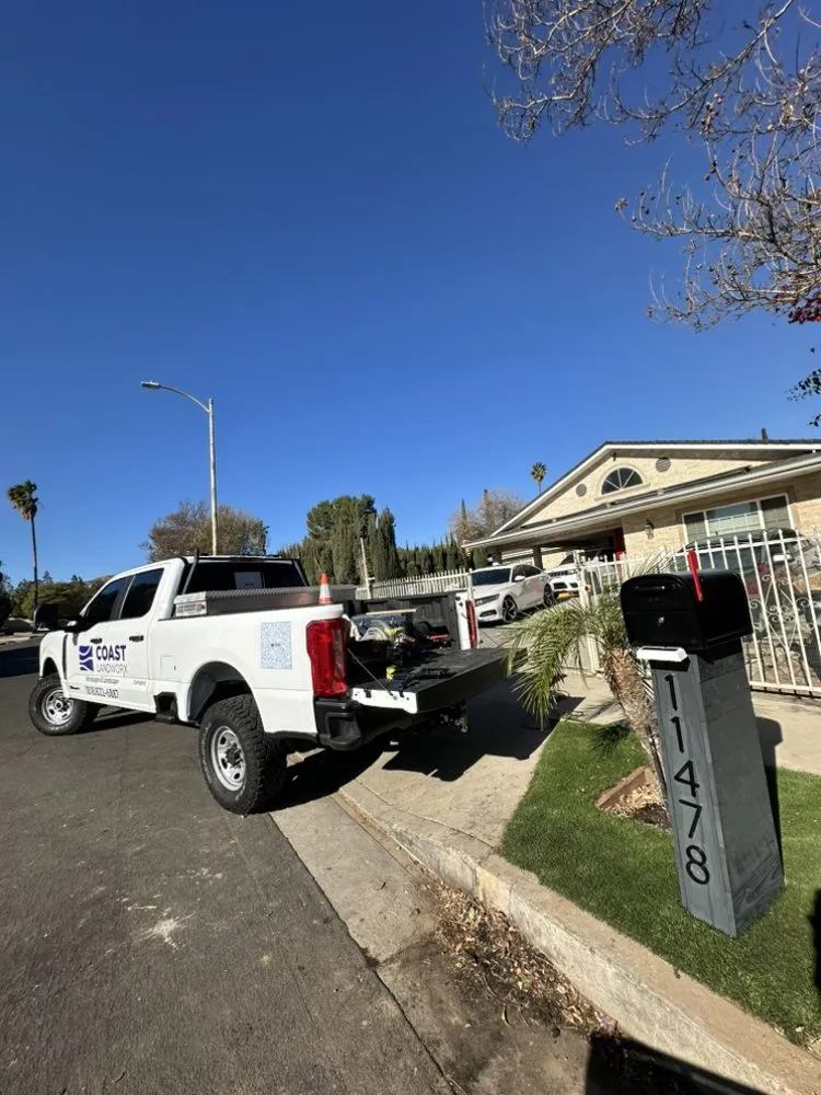 Expert lawn mowing service experts serving Kagel Canyon, CA - Coast Landworx