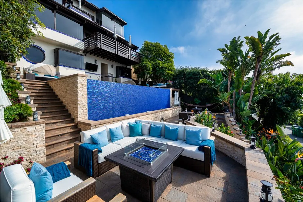 Professional landscaping services experts serving Laguna Beach, CA - Coast Outdoor Living