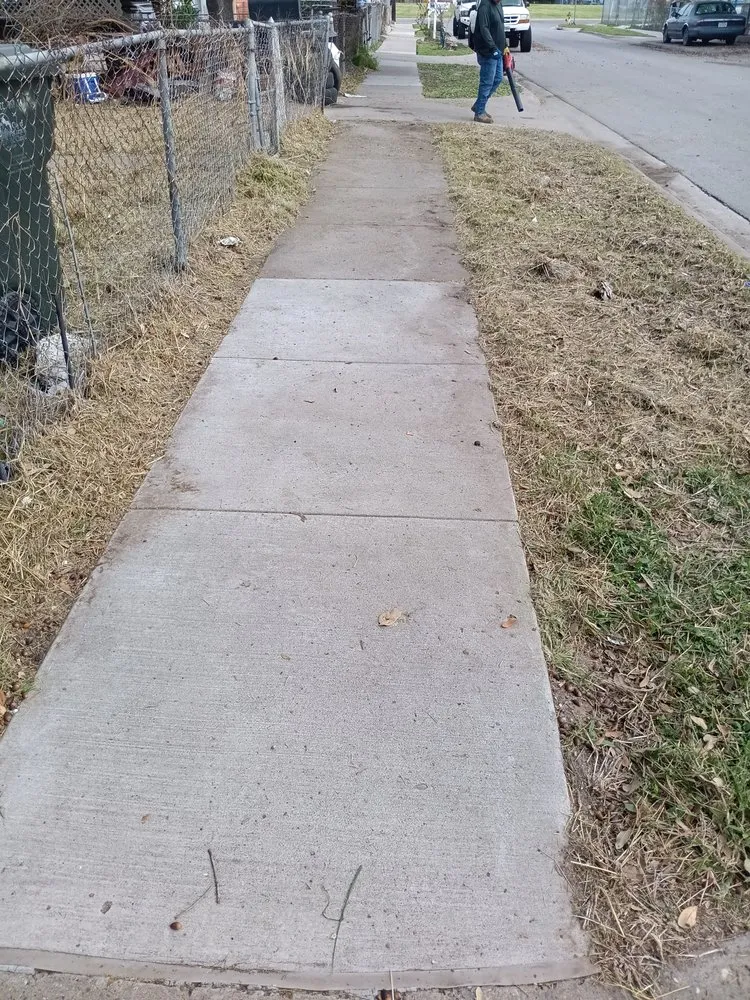 Reliable lawn care service experts serving Corpus Christi, TX - Coastal Bend Yard Works