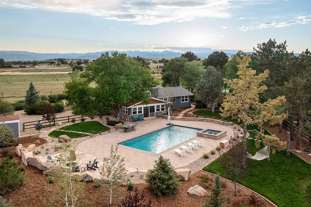 Expert lawn care service experts serving Brunswick, GA - Coastal Islandscapes