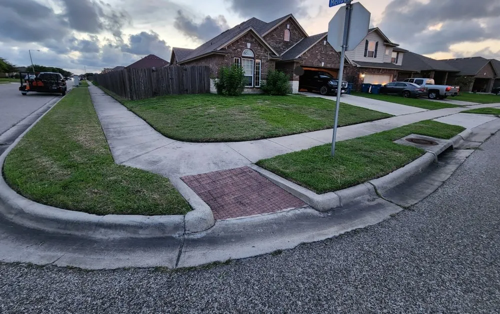 Custom yard maintenance experts serving Portland, TX - Coastal Lawncare