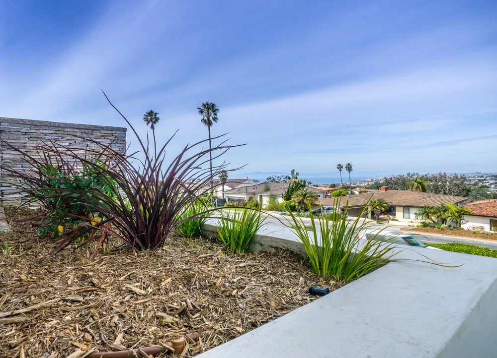 Reliable lawn care service experts serving Manhattan Beach, CA - Coastal Pacific Landscapes Services Inc.