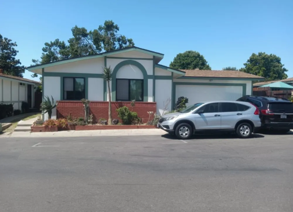 Expert lawn care service in Ventura, CA by Coastland landscape paint services