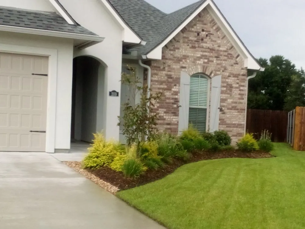 Top-rated lawn care service experts serving Lafayette, LA - Coastline Landscaping