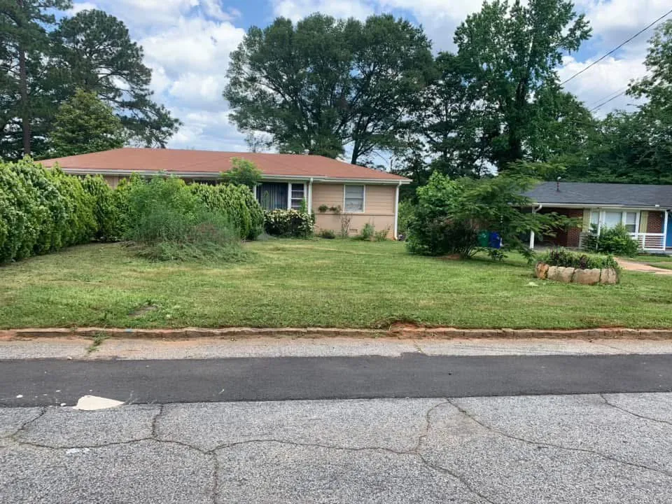 Affordable yard cleanup service in Tucker, GA by Coates Cutz Complete Lawn Care