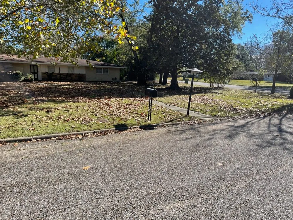 Professional yard maintenance experts serving Montgomery, AL - Cobb Lawn Care and Maintenance