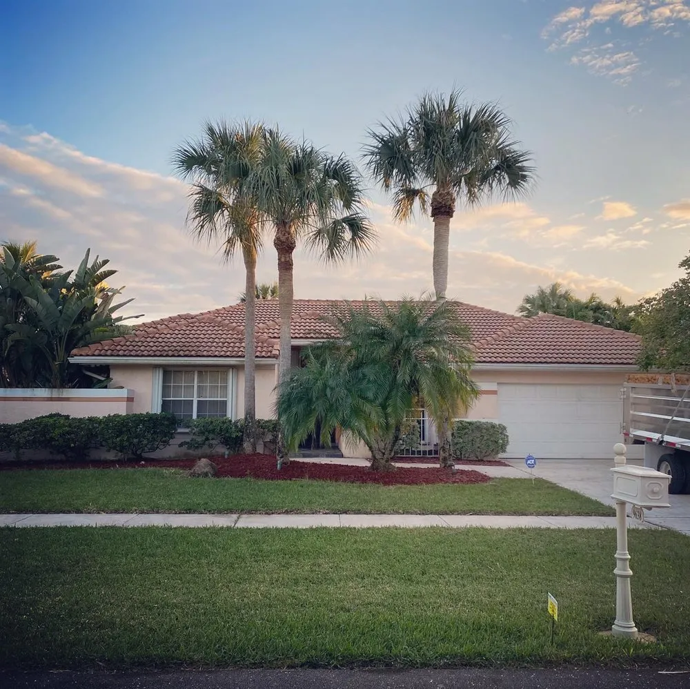 Top-rated lawn care service in Oakland Park, FL by Coconuts for College Landscaping