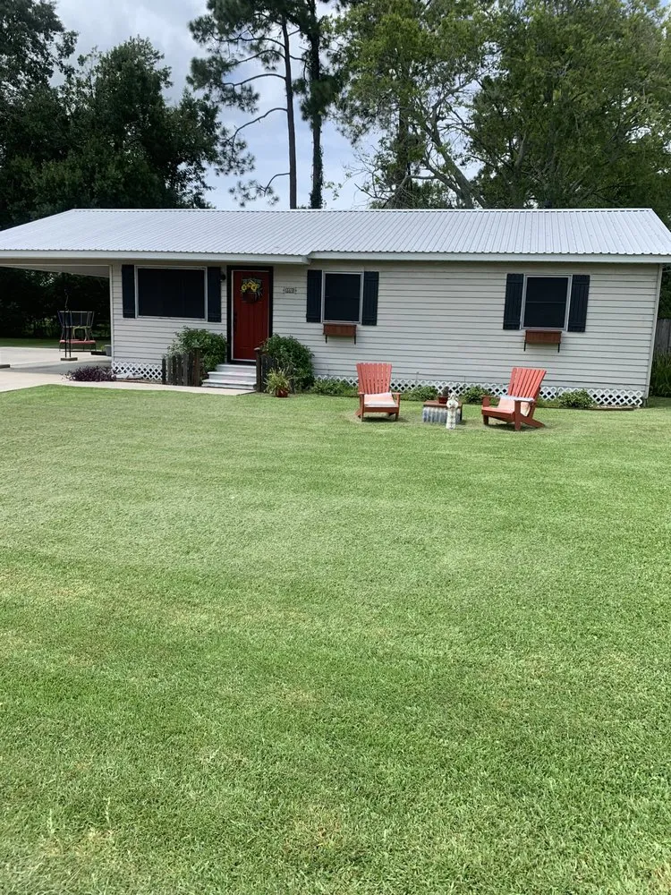 Expert lawn mowing service experts serving Lafayette, LA - Coco's Lawn Care