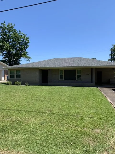 Trusted lawn mowing service in Lafayette, LA - Coco's Lawn Care