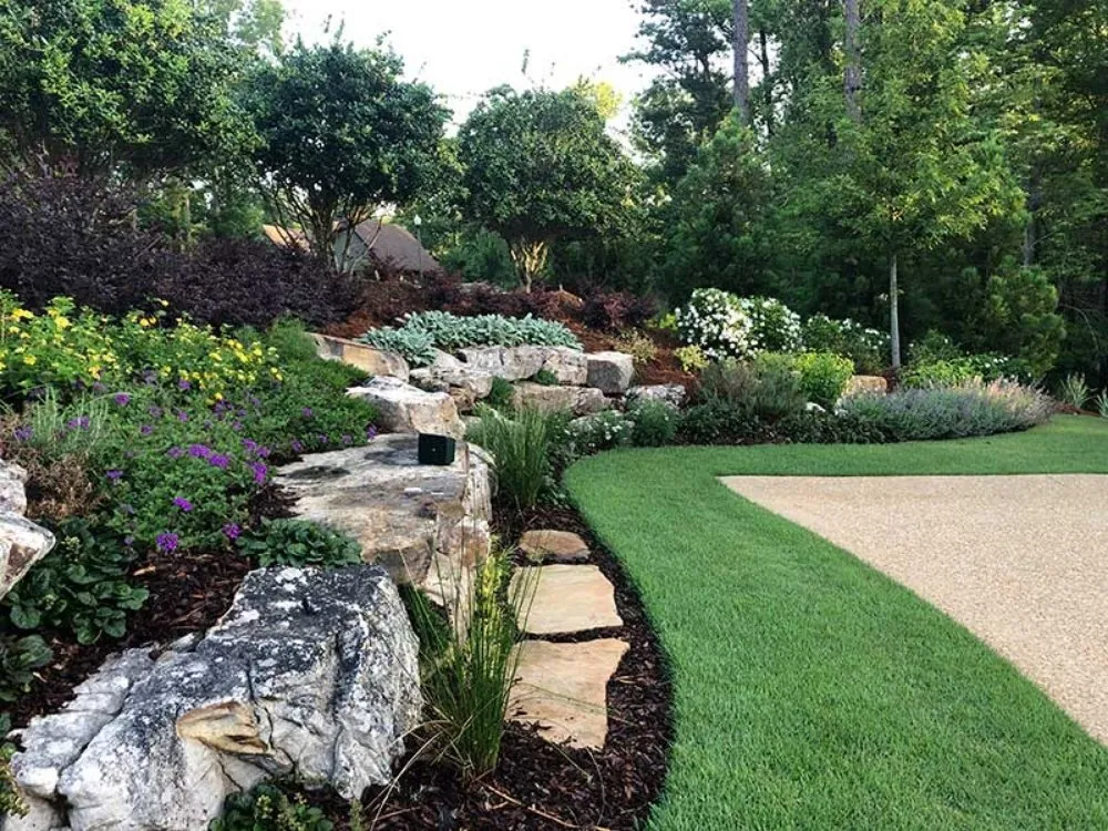 Professional garden landscaping experts serving Lebanon, TN - CodeMancuts