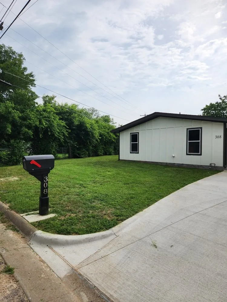 Custom landscaping services in Granbury, TX by Cody’s Lawncare