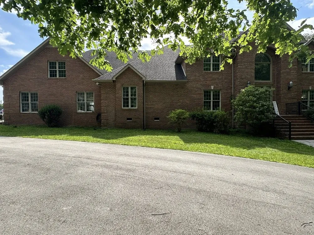 Custom garden landscaping for year-round maintenance in Tullahoma, TN by Coffee Lawn and Landscapes