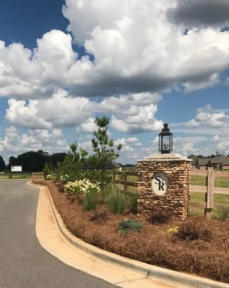 Affordable residential landscaping in Muscle Shoals, AL by Coldwater Landscapes