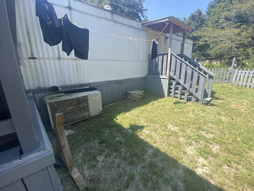 Affordable yard maintenance experts serving Navarre, FL - Cole’s Cuts