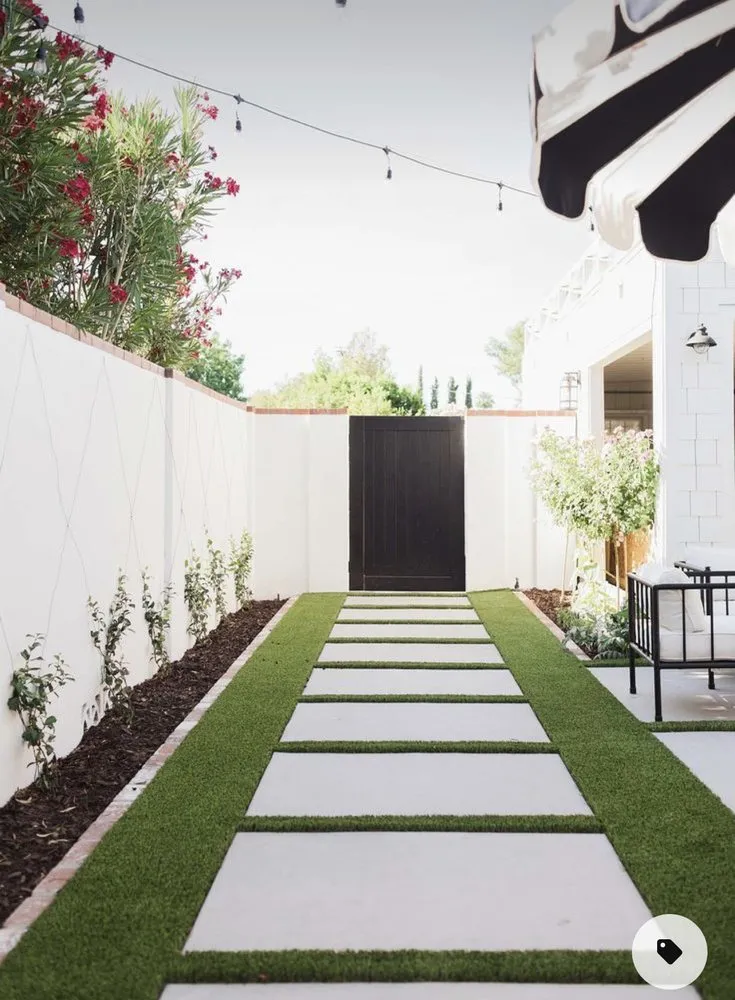 Affordable landscape design for homes in Los Angeles, CA by Colibri Landscape & Design