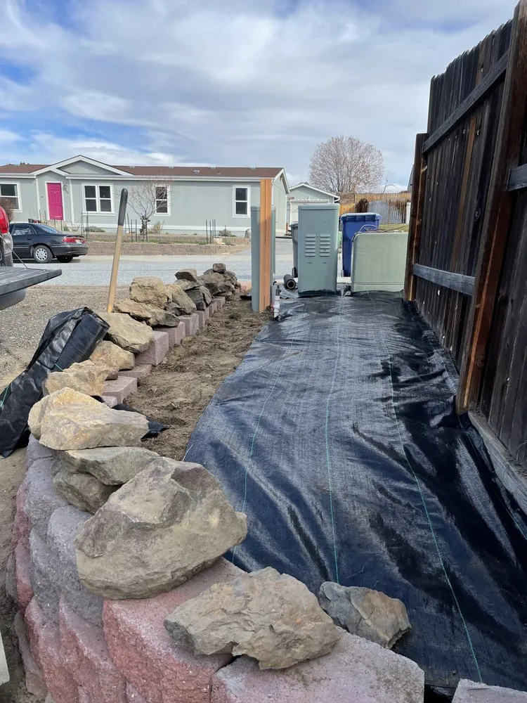 Local garden landscaping for year-round maintenance in Rock Island, WA by Colima’s landscaping