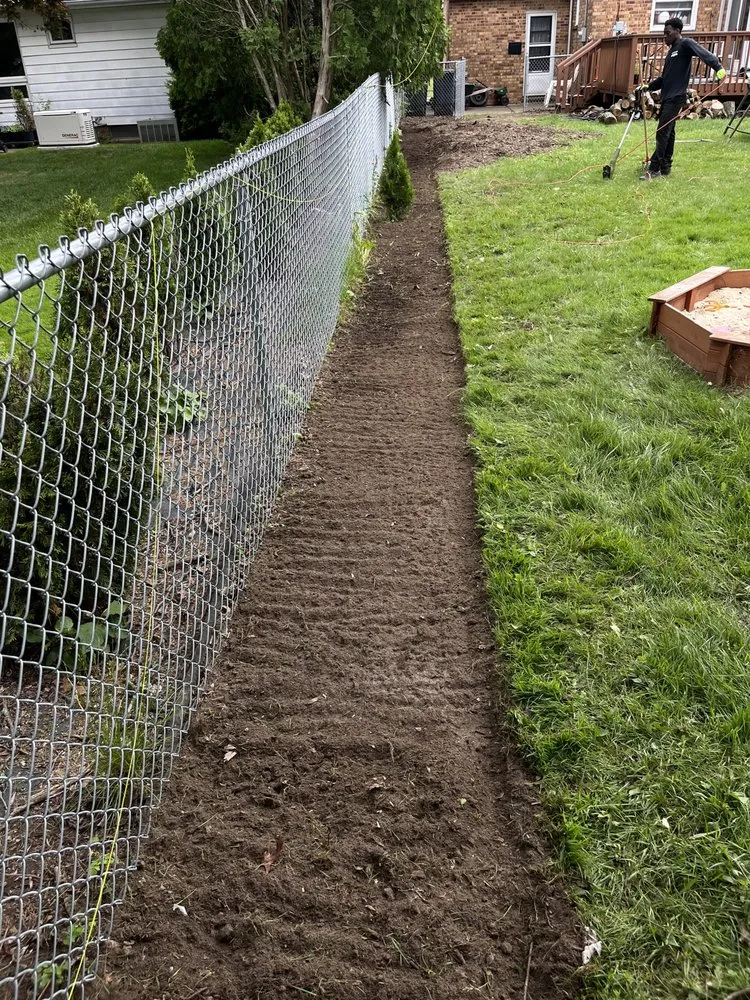 Affordable yard cleanup service in Lyndhurst, OH - College Boy Cuts