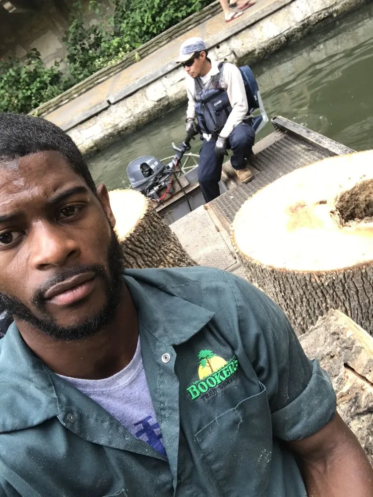 Reliable yard maintenance for beautiful yards in San Antonio, TX by College Cuts