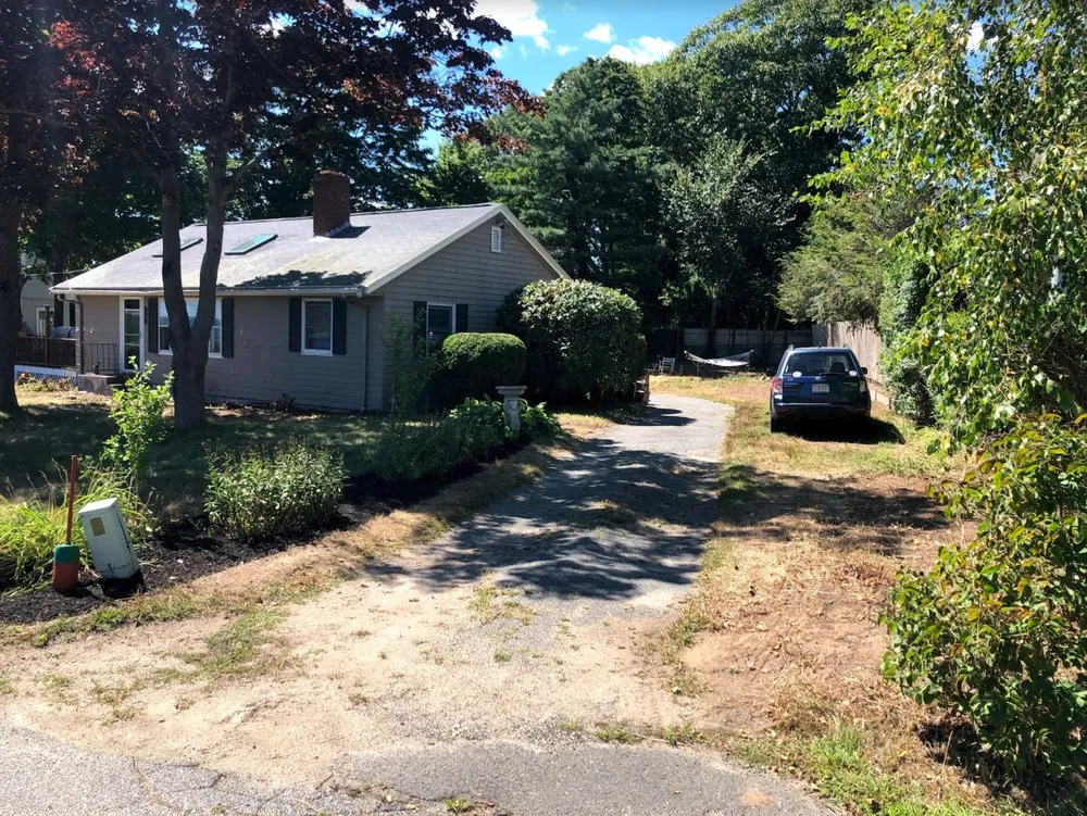 Affordable lawn care service in Peabody, MA by College Student Lawn Care