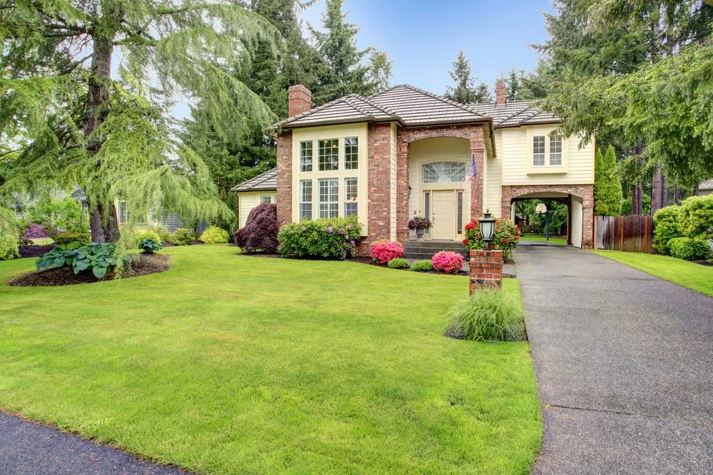 Local yard cleanup service in Collegeville, PA by Collegeville Turf And Lawn Care