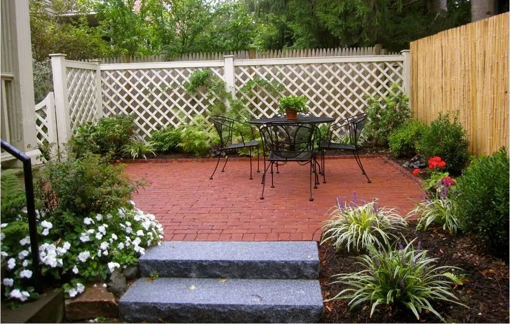 Reliable outdoor landscaping experts serving Glastonbury, CT - Collegiate Landscaping