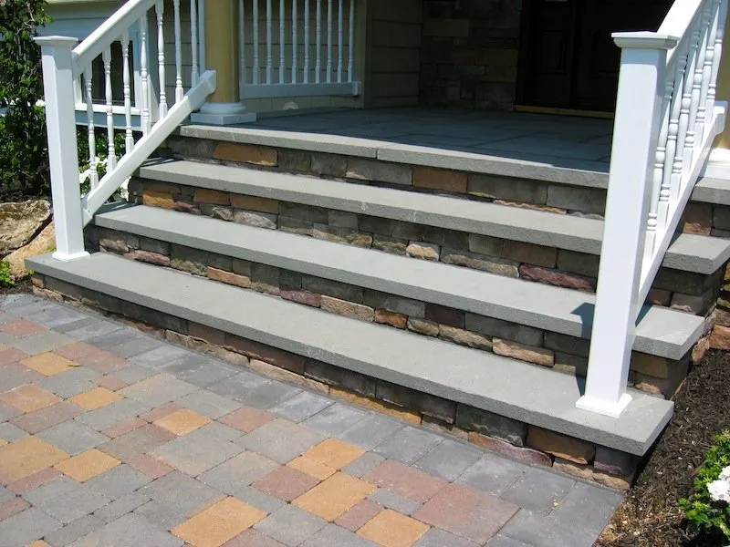 Custom garden landscaping in Glastonbury, CT - Collegiate Landscaping