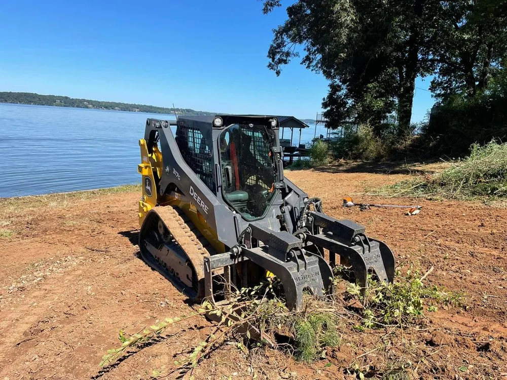 Top-rated lawn care service in Collinwood, TN - Collinwood Excavation