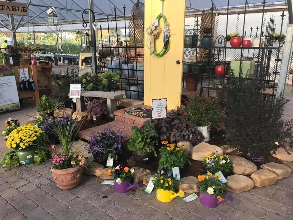 Reliable yard maintenance experts serving Newburgh, IN - Colonial Classics