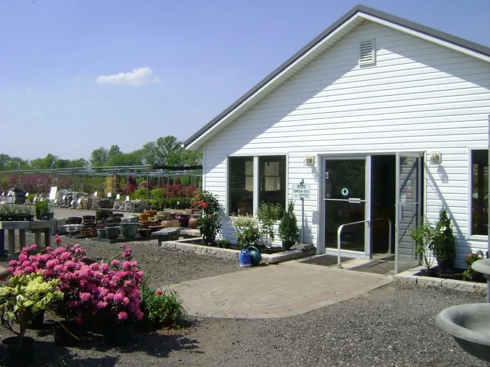 Top-rated lawn care service experts serving Newburgh, IN - Colonial Classics