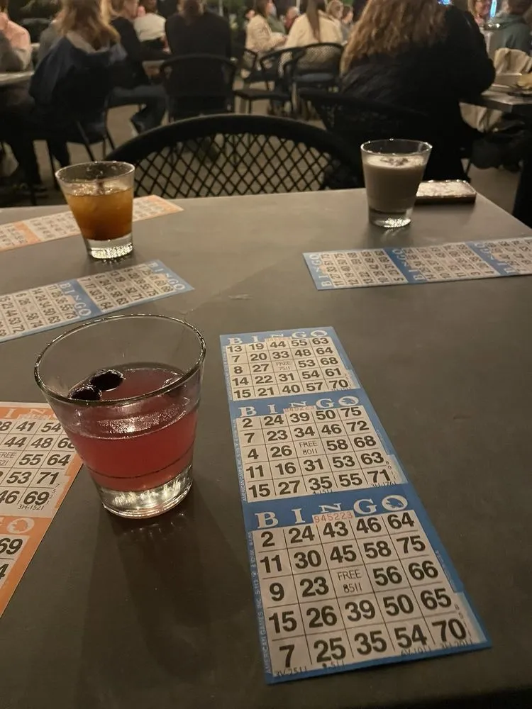 Custom garden landscaping experts serving Blue Springs, MO - Colonial Gardens