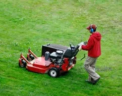 Expert lawn care service experts serving North Potomac, MD - Colonial Landscape
