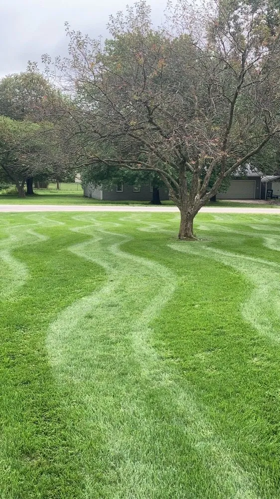 Expert yard maintenance in Mahomet, IL by Colton's Lawn Care