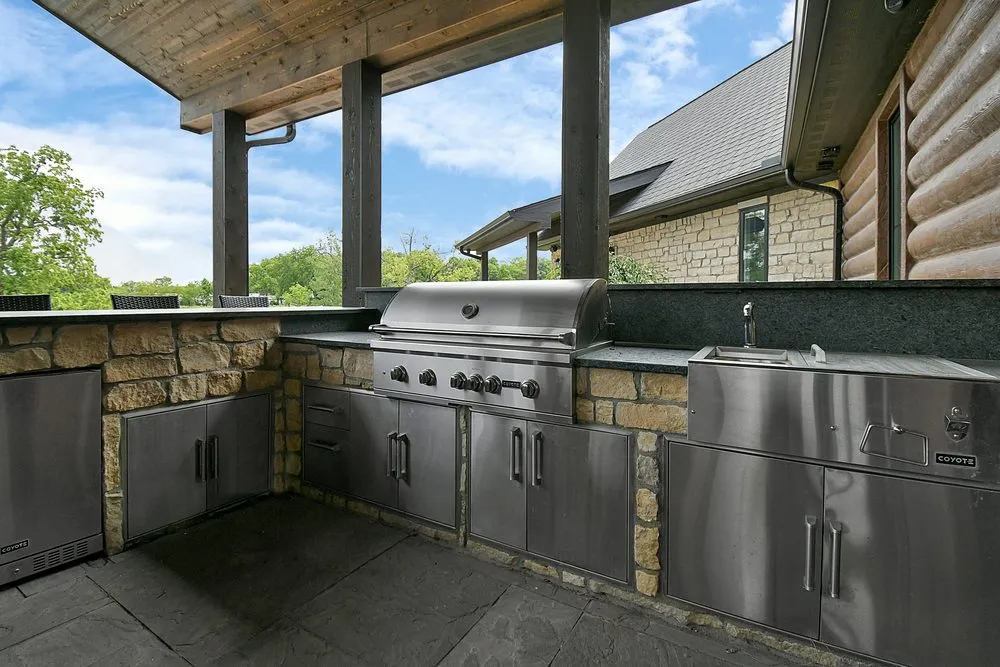 Expert residential landscaping with custom design in Baltimore, OH by Columbus Hardscapes