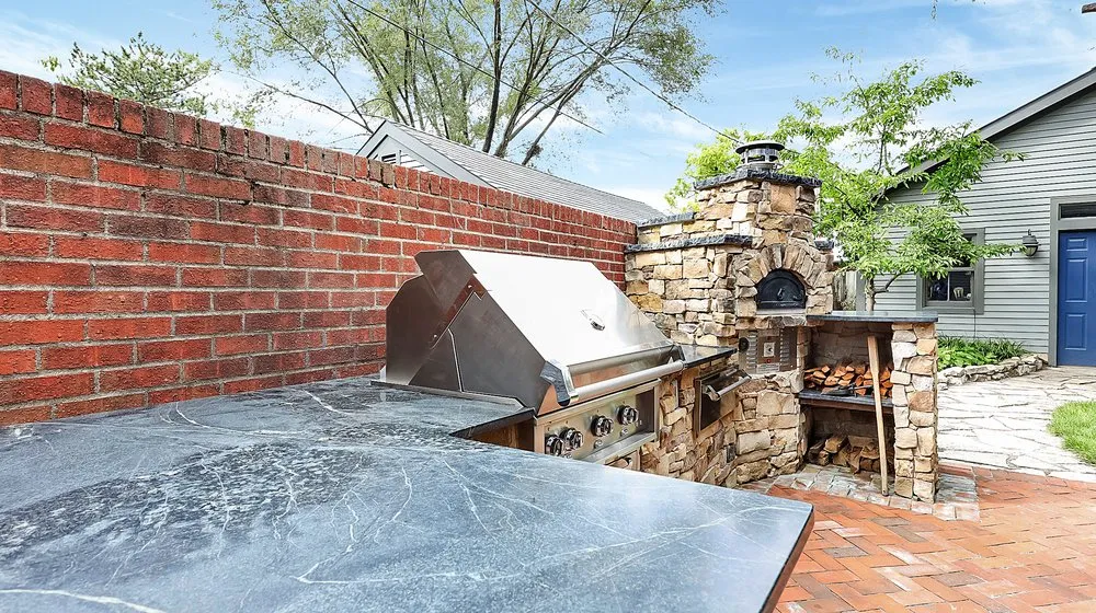 Local lawn mowing service experts serving Baltimore, OH - Columbus Hardscapes