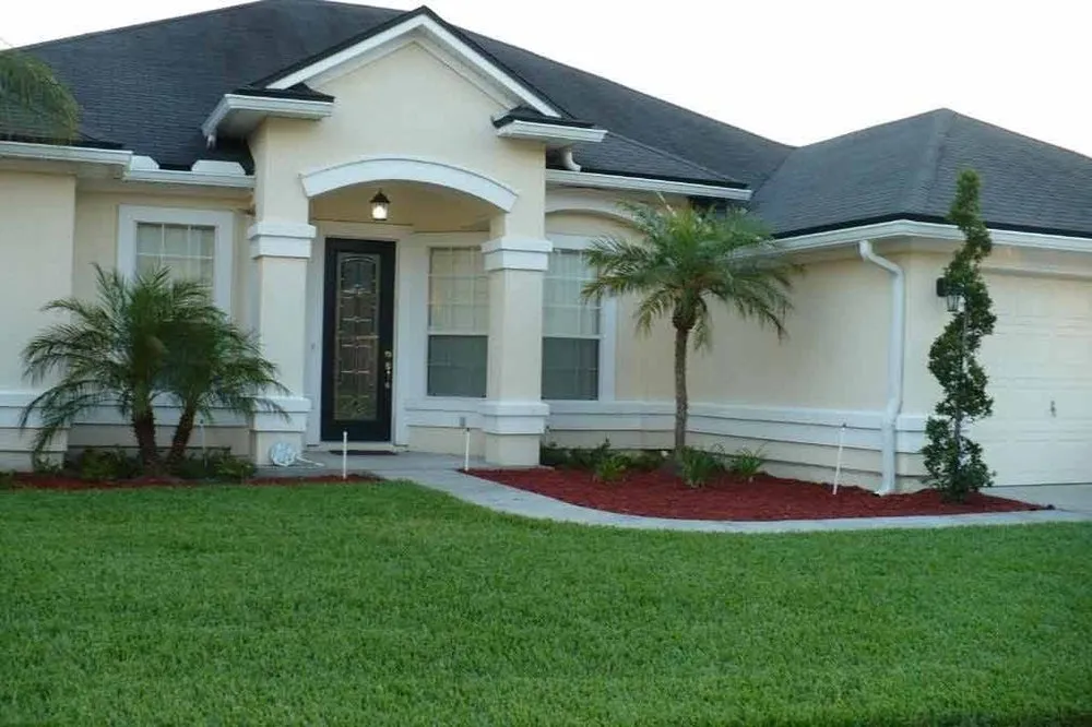 Custom yard cleanup service in Sun City, FL - Colvin Property Maintenance