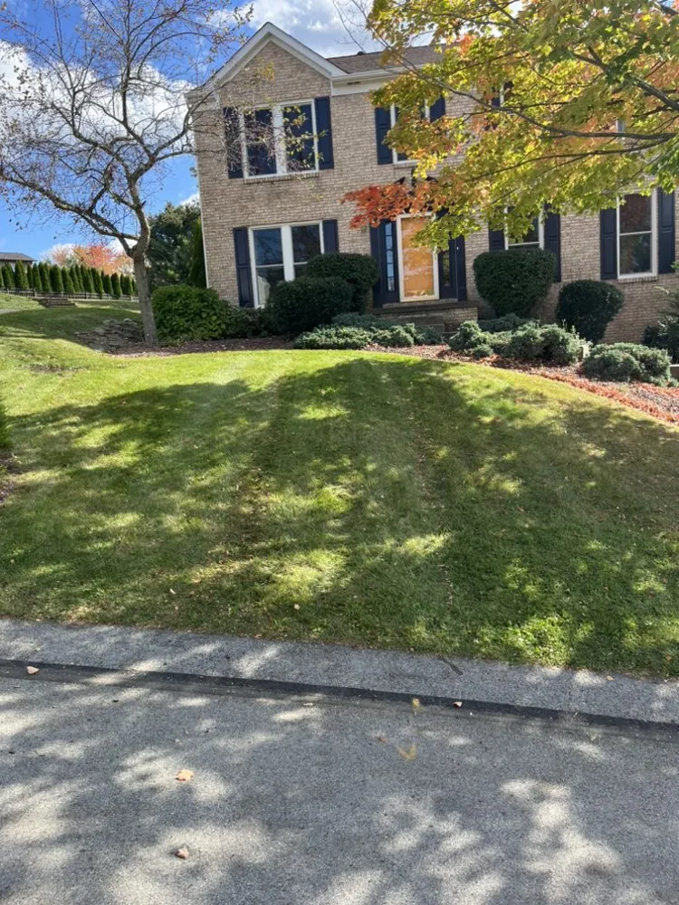 Professional garden landscaping experts serving Pittsburgh, PA - Combat Lawn care and Landscaping