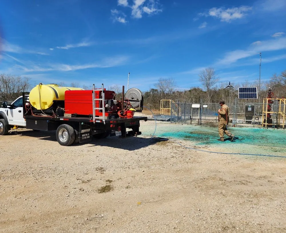 Affordable yard cleanup service in La Porte, TX - Commercial Weed Control