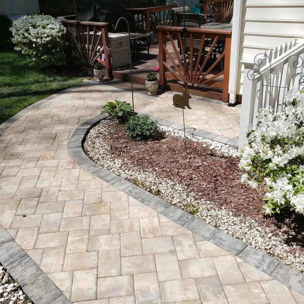 Local outdoor landscaping in Powhatan, VA by Commonwealth Hardscapes of Richmond