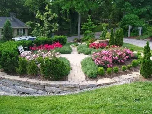 Custom lawn care service for beautiful yards across Glen Allen, VA - Commonwealth Landcare