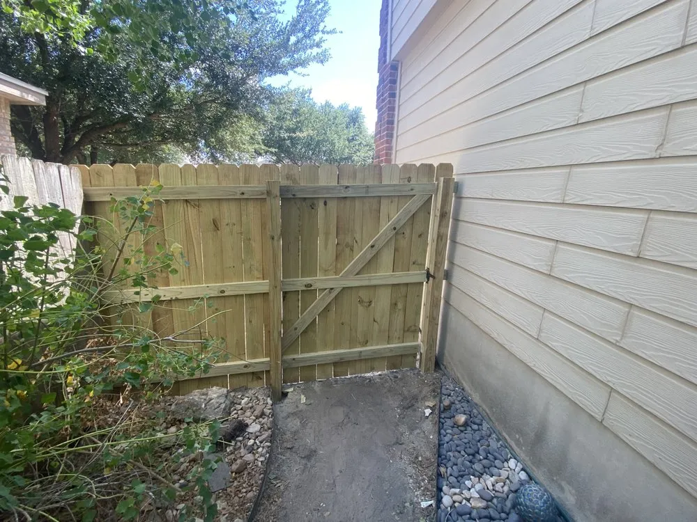 Professional outdoor landscaping experts serving New Braunfels, TX - Community Fence