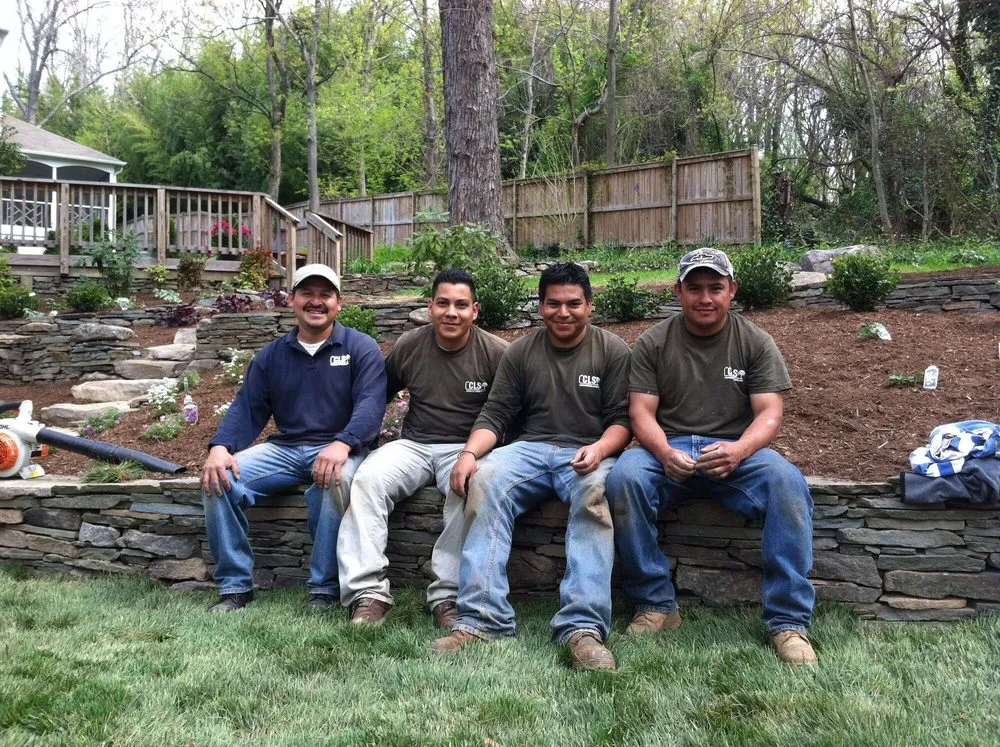 Professional lawn care service experts serving Alexandria, VA - Community Landscaping