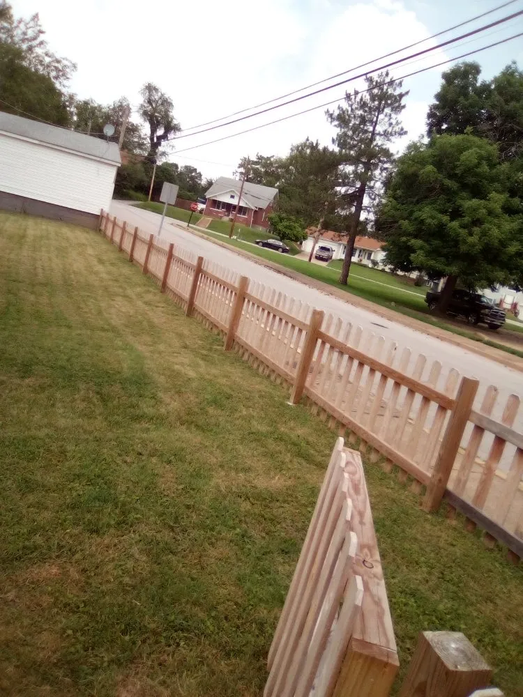 Local yard cleanup service in St. Peters, MO by Community Lawn Care Team