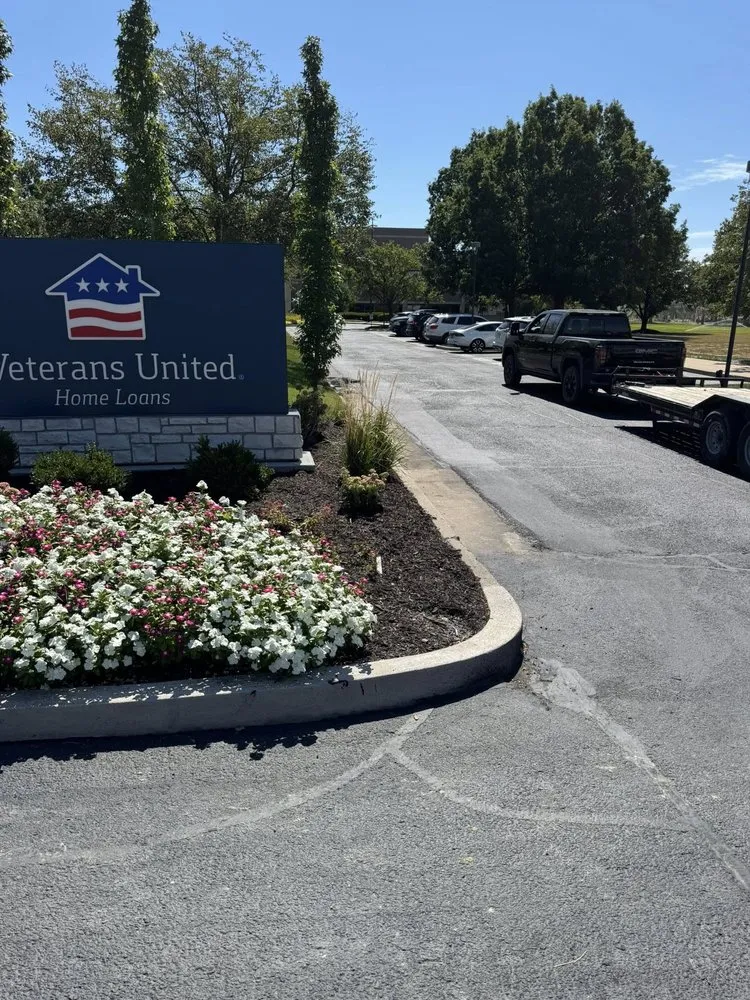 Custom landscape installation in Columbia, MO - COMO Construction and Landscaping