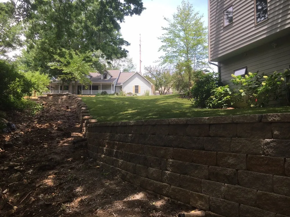 Expert yard cleanup service in Columbia, MO - COMO Construction and Landscaping