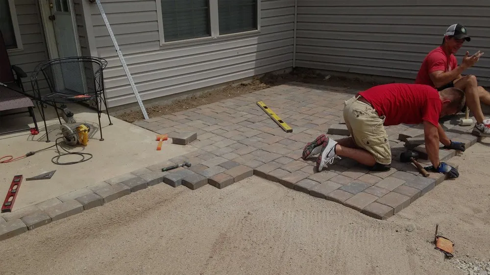 Top-rated lawn care service in Columbia, MO - COMO Construction and Landscaping