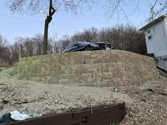 COMO Construction and Landscaping Logo