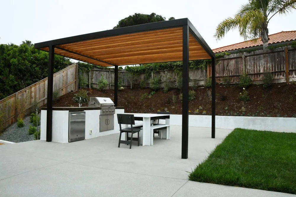 Top-rated yard maintenance experts serving Rolling Hills Estates, CA - Compass Landscape Construction Inc.